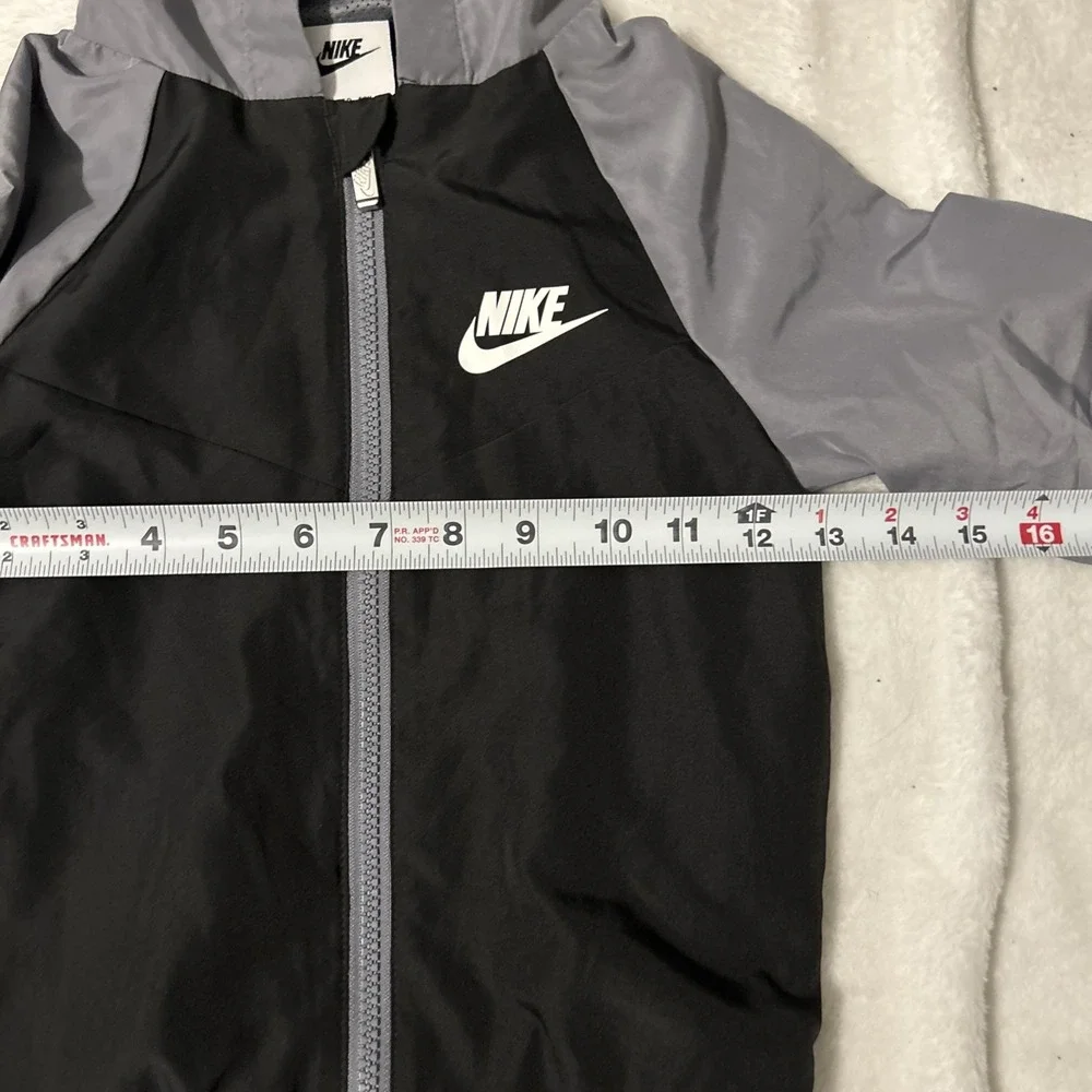 Nike Boys Colorblock Hooded Windbreaker Jacket Full Zip Black/Gray 4T
